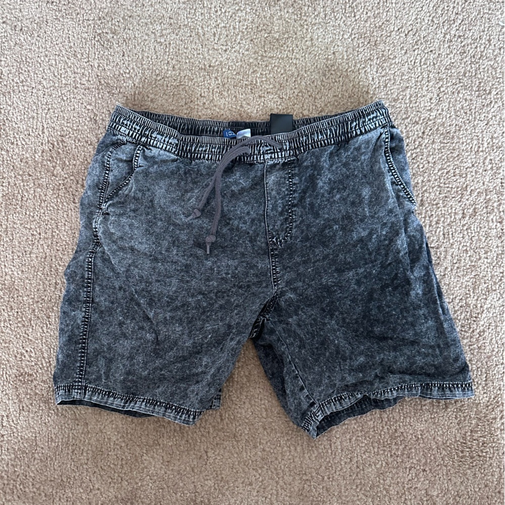 H&M men’s shorts mineral wash size medium